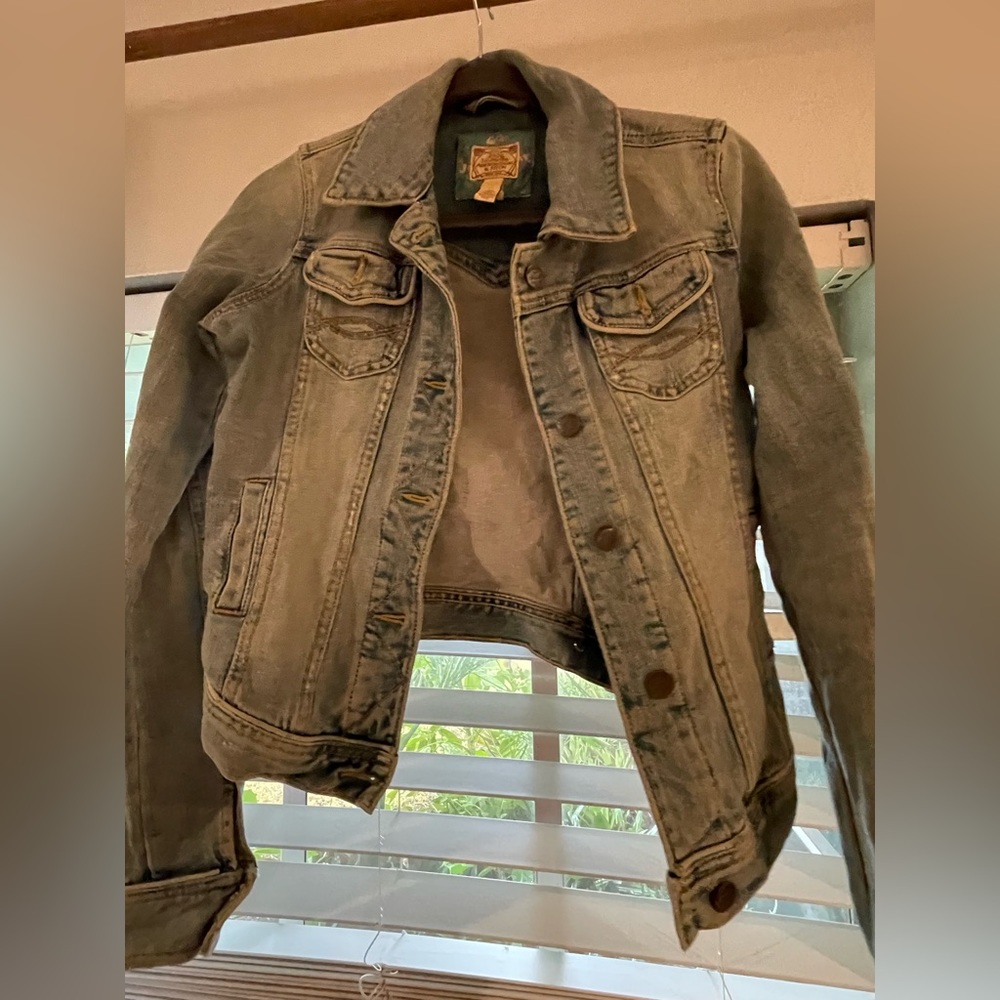 Vintage Abercrombie and Fitch cropped denim jacket.